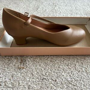 NWOT Tan Bloch Character Shoes 9W